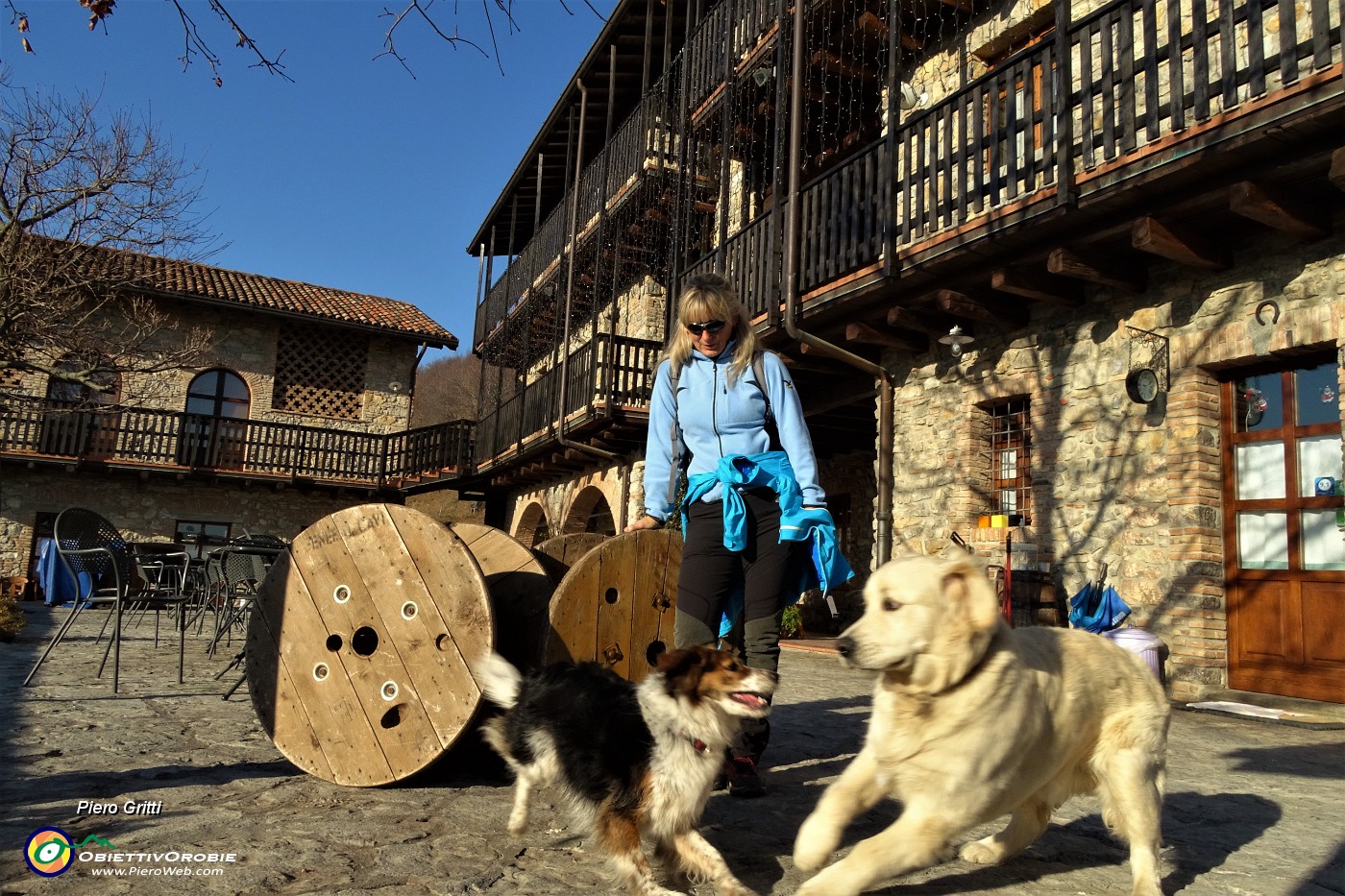 35 Agriturismo Cascina Belvedi...Susi con Ragu e Nika.JPG